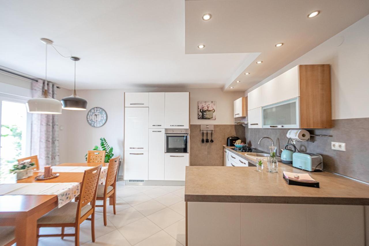Two-Bedroom Apartment In Crikvenica Xcvii Exteriör bild